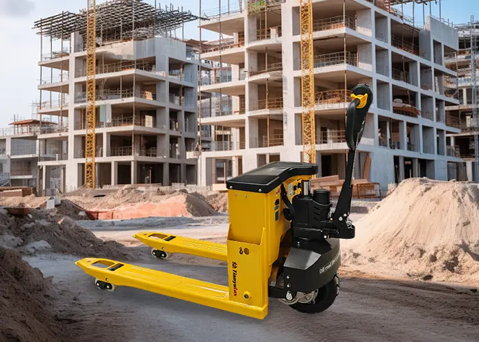 Phải làm gì nếu xe tải pallet truyền thống không phù hợp cho các công trường xây dựng?